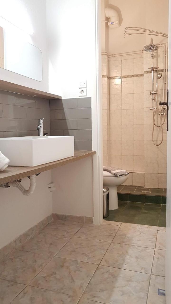 Apartment Palette Chocolate - Center, 6 Bd, 3 Bath Athens