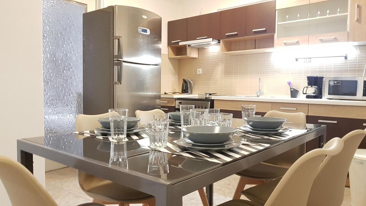 Apartment Palette Chocolate - Center, 6 Bd, 3 Bath *
