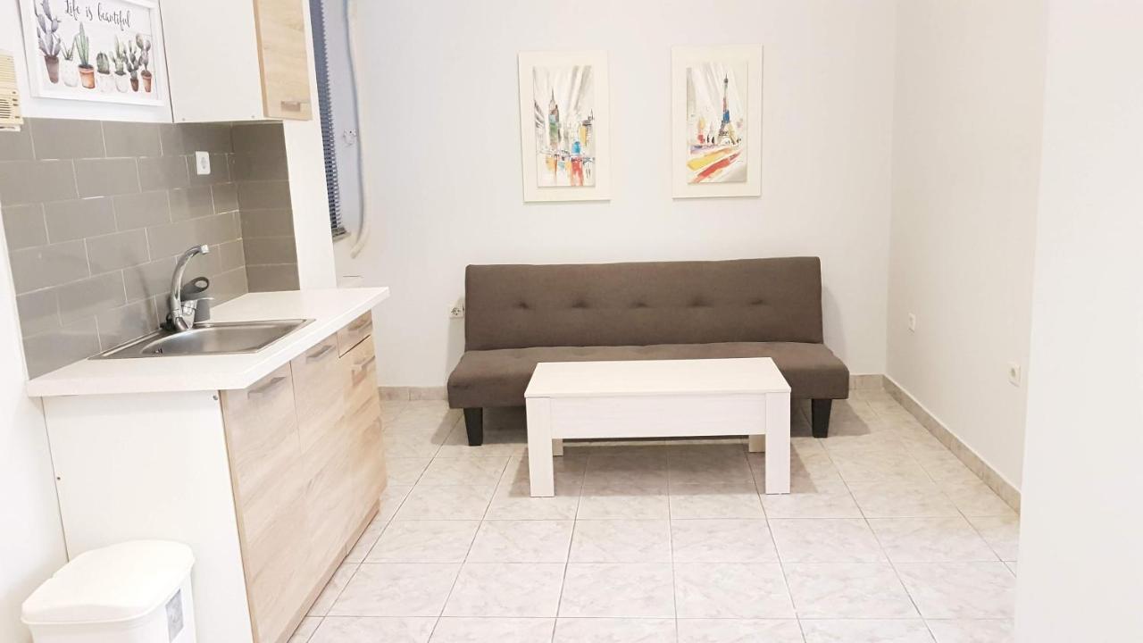 Palette Chocolate - Center, 6 Bd, 3 Bath Athens