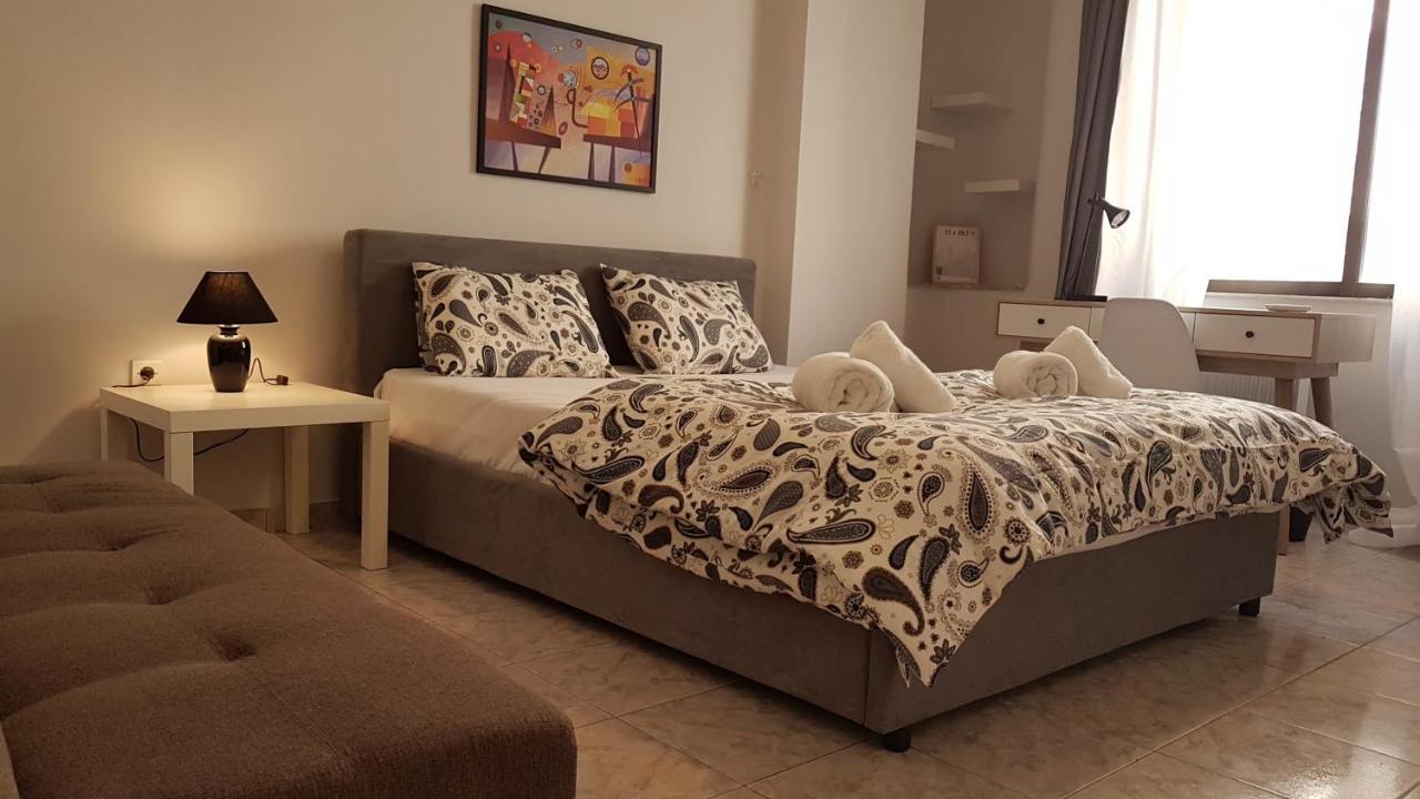 Palette Chocolate - Center, 6 Bd, 3 Bath
